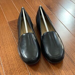 Easy Spirit Classic Black Loafers